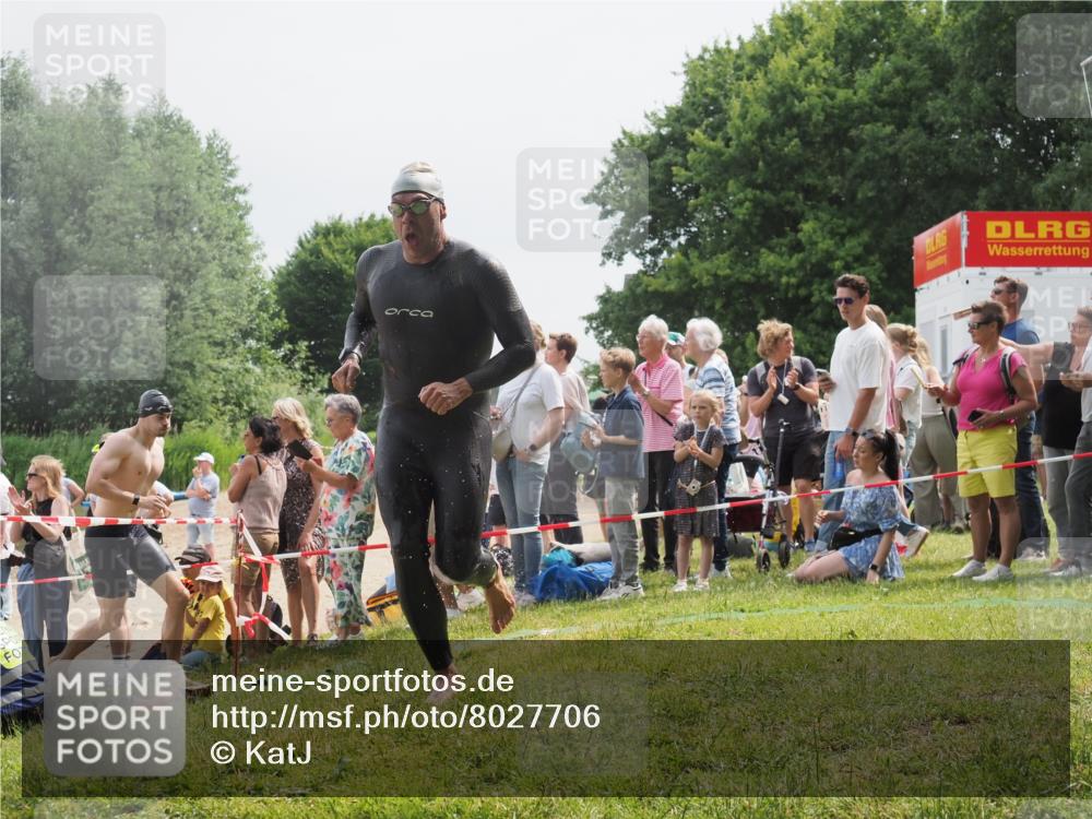 15.06.2025 - 27. Vierlanden-Triathlon KatJ http://msf.ph/oto/8027706 15.06.2025 11:01:29 Schwimmen 717, 808, 869 meine-sportfotos.de