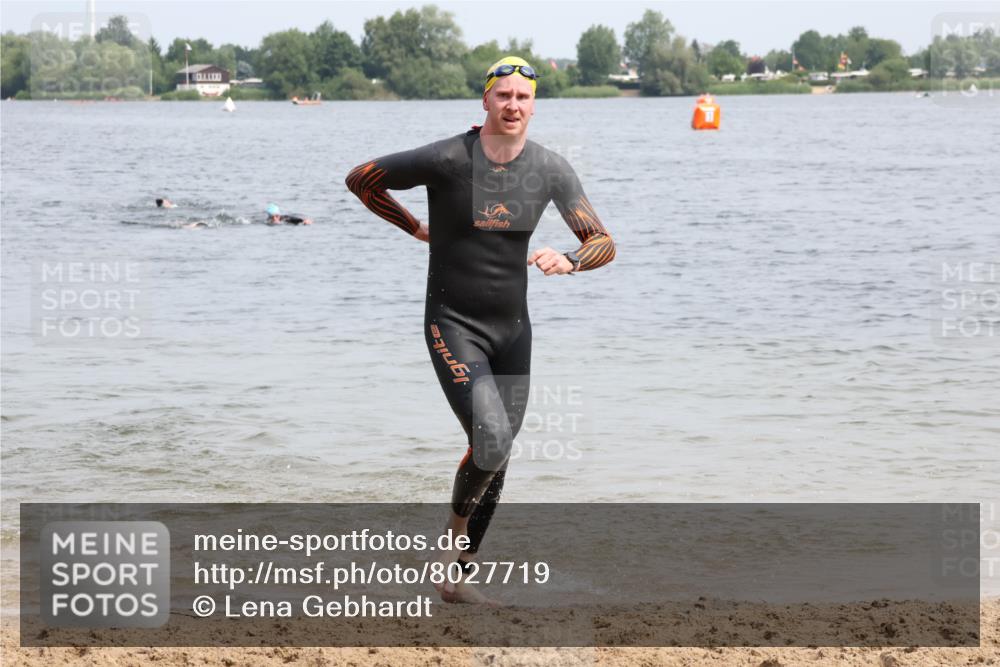 15.06.2025 - 27. Vierlanden-Triathlon Lena Gebhardt http://msf.ph/oto/8027719 15.06.2025 11:00:52 Schwimmen 637, 681, 699, 746 meine-sportfotos.de