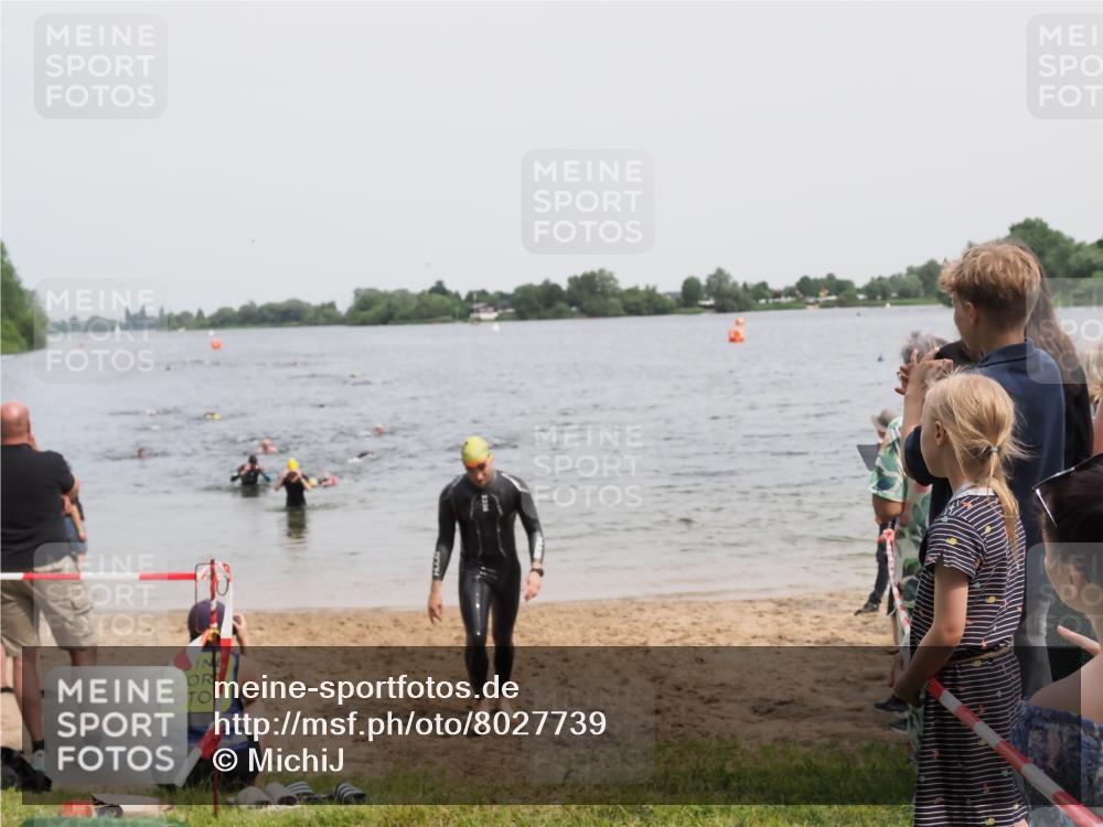 21.06.2025 - 27. Vierlanden-Triathlon MichiJ http://msf.ph/oto/8027739 15.06.2026 10:58:09 Schwimmen 640, 762, 769 meine-sportfotos.de