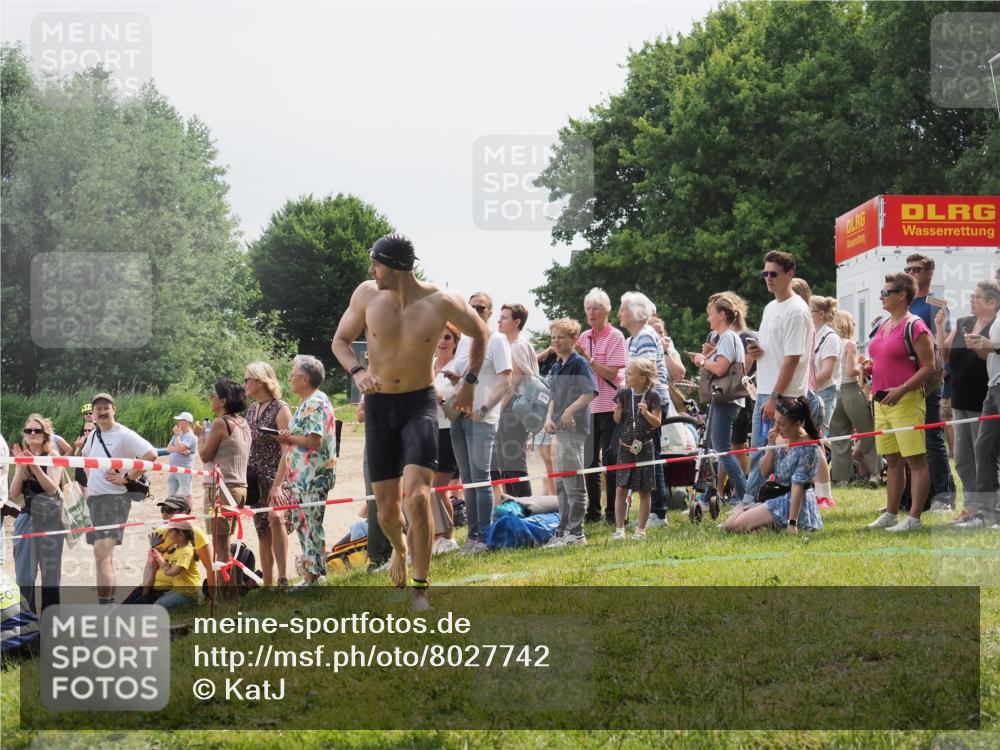 15.06.2025 - 27. Vierlanden-Triathlon KatJ http://msf.ph/oto/8027742 15.06.2025 11:01:30 Schwimmen 717, 808, 869 meine-sportfotos.de