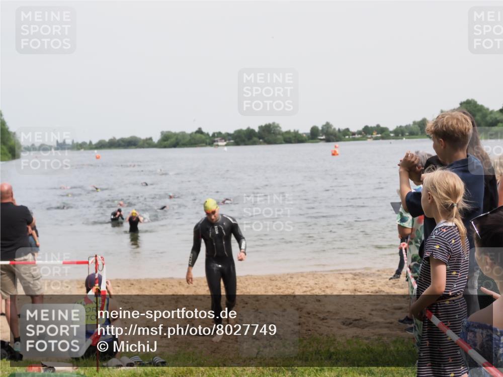 21.06.2025 - 27. Vierlanden-Triathlon MichiJ http://msf.ph/oto/8027749 15.06.2026 10:58:09 Schwimmen 640, 762, 769 meine-sportfotos.de