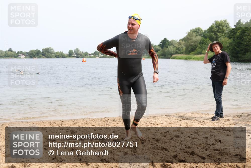 15.06.2025 - 27. Vierlanden-Triathlon Lena Gebhardt http://msf.ph/oto/8027751 15.06.2025 11:00:54 Schwimmen 637, 681, 699, 746 meine-sportfotos.de