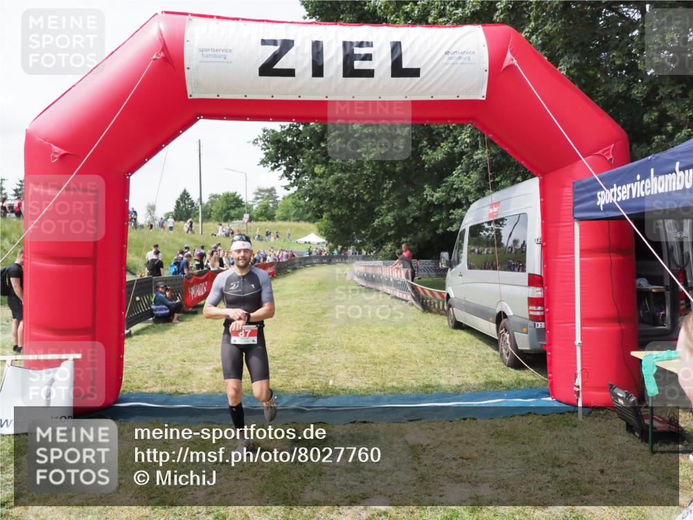 21.06.2025 - 27. Vierlanden-Triathlon MichiJ http://msf.ph/oto/8027760 15.06.2026 12:08:15 Ziel 87 meine-sportfotos.de