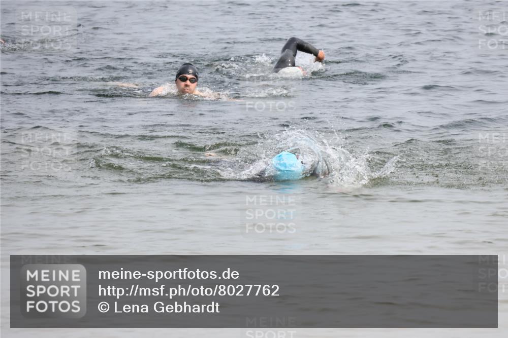 15.06.2025 - 27. Vierlanden-Triathlon Lena Gebhardt http://msf.ph/oto/8027762 15.06.2025 11:01:11 Schwimmen 808 meine-sportfotos.de