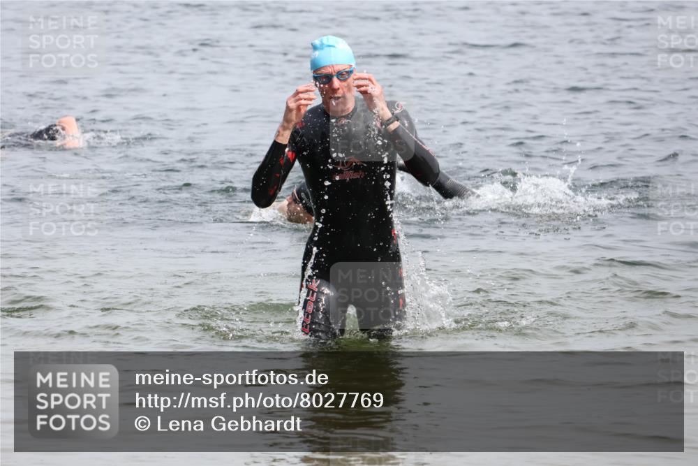 15.06.2025 - 27. Vierlanden-Triathlon Lena Gebhardt http://msf.ph/oto/8027769 15.06.2025 11:01:13 Schwimmen 808 meine-sportfotos.de