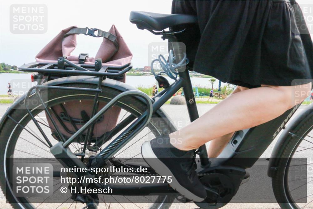 21.06.2025 - 27. Vierlanden-Triathlon H.Heesch http://msf.ph/oto/8027775 15.06.2025 11:22:27 Radfahren 218, 767, 920 meine-sportfotos.de
