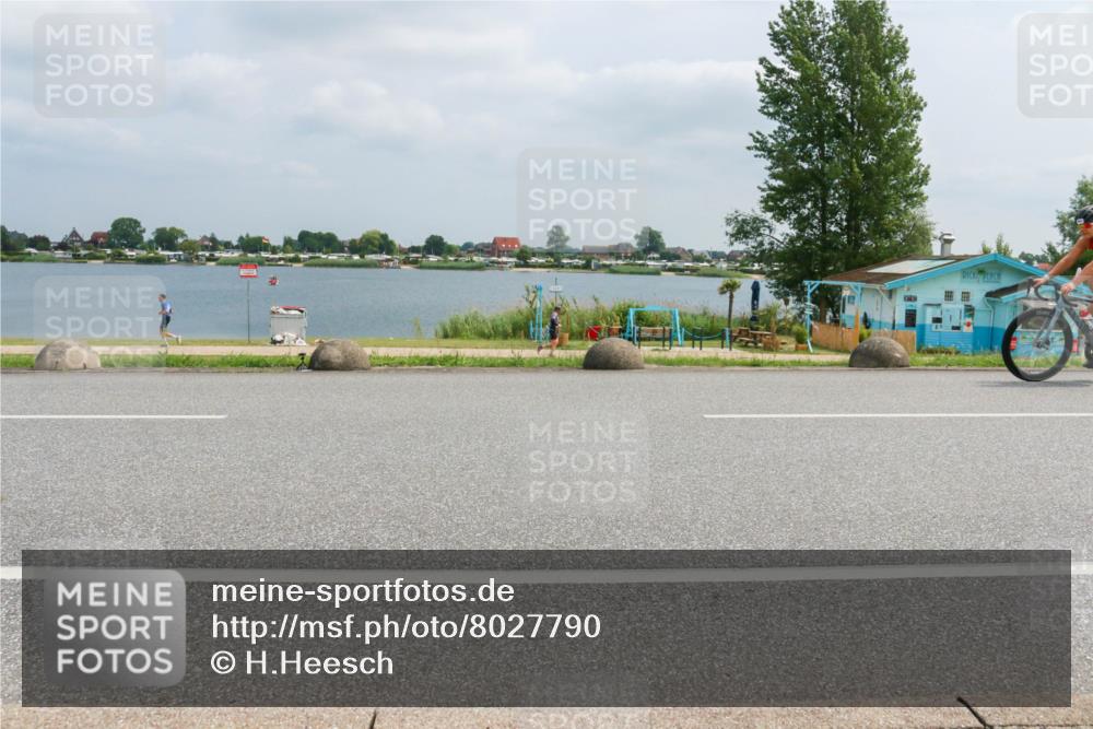21.06.2025 - 27. Vierlanden-Triathlon H.Heesch http://msf.ph/oto/8027790 15.06.2025 12:19:49 Radfahren 678, 743, 903 meine-sportfotos.de