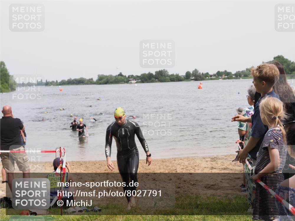 21.06.2025 - 27. Vierlanden-Triathlon MichiJ http://msf.ph/oto/8027791 15.06.2026 10:58:10 Schwimmen 640, 762, 769 meine-sportfotos.de