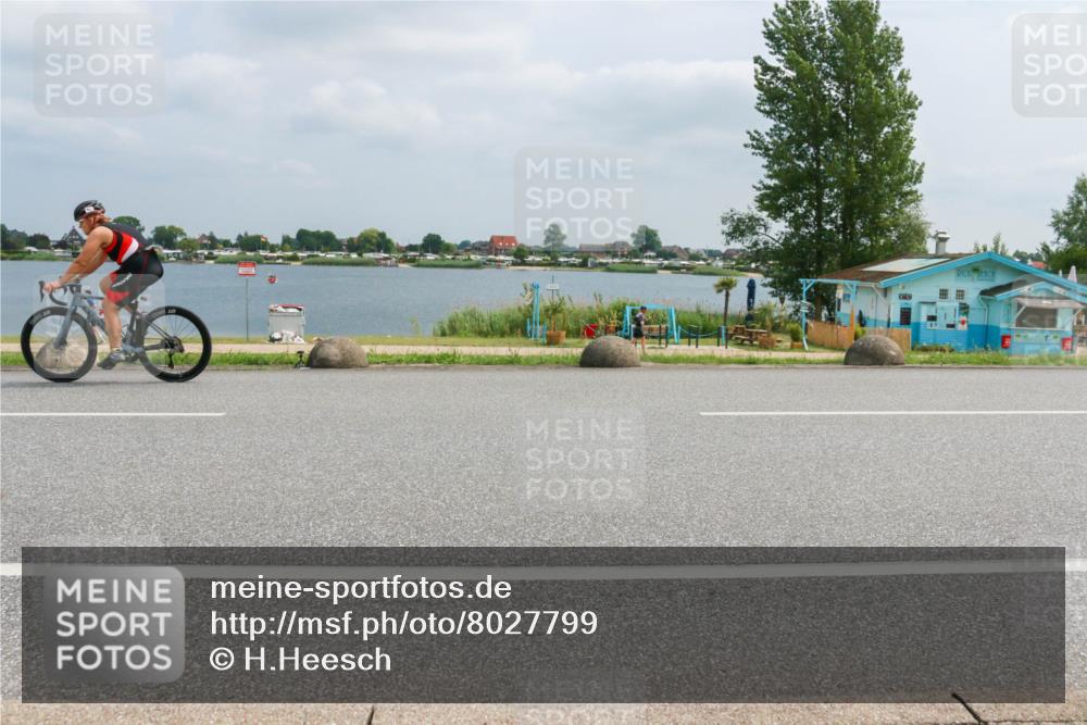 21.06.2025 - 27. Vierlanden-Triathlon H.Heesch http://msf.ph/oto/8027799 15.06.2025 12:19:50 Radfahren 678, 743, 903 meine-sportfotos.de