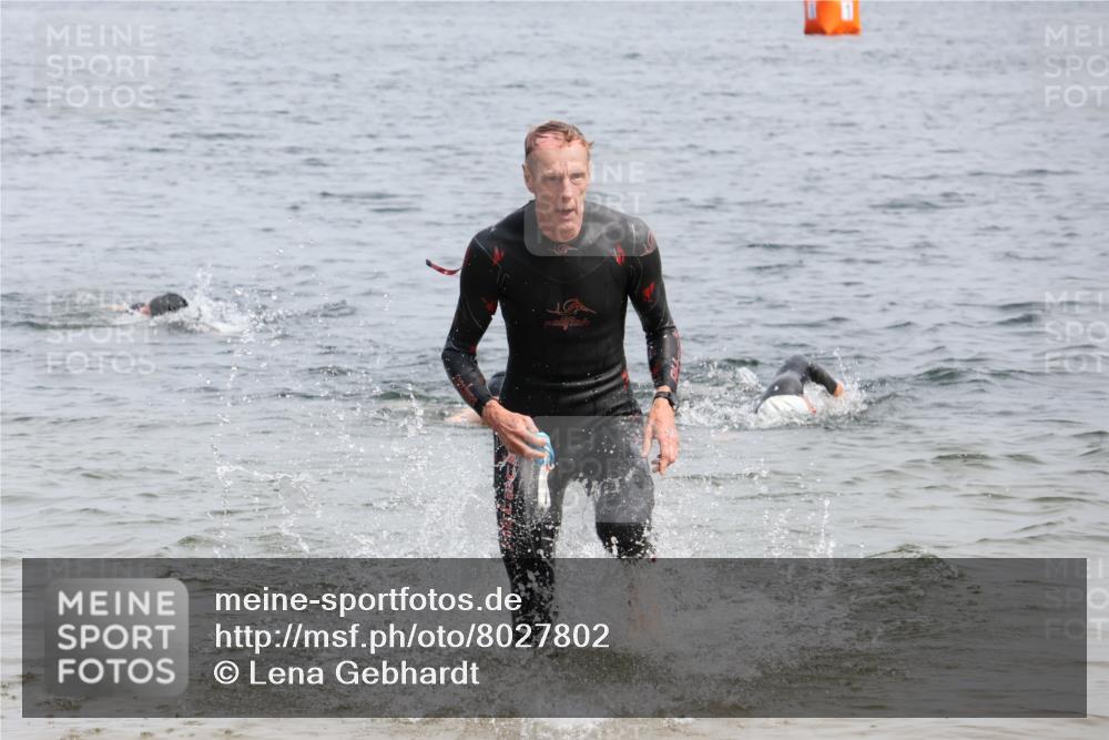 15.06.2025 - 27. Vierlanden-Triathlon Lena Gebhardt http://msf.ph/oto/8027802 15.06.2025 11:01:16 Schwimmen 717, 808, 869 meine-sportfotos.de