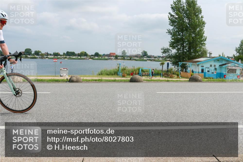 21.06.2025 - 27. Vierlanden-Triathlon H.Heesch http://msf.ph/oto/8027803 15.06.2025 12:19:50 Radfahren 678, 743, 903 meine-sportfotos.de