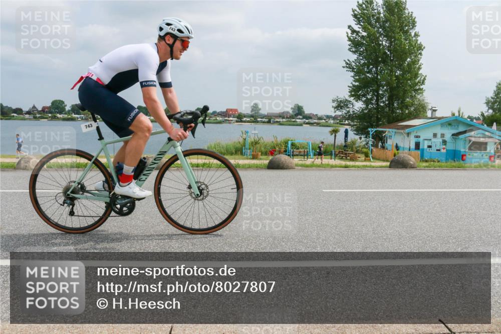 21.06.2025 - 27. Vierlanden-Triathlon H.Heesch http://msf.ph/oto/8027807 15.06.2025 12:19:50 Radfahren 678, 743, 903 meine-sportfotos.de