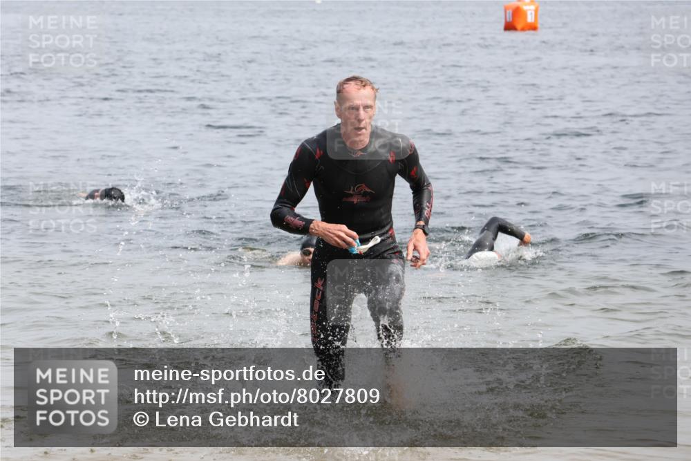 15.06.2025 - 27. Vierlanden-Triathlon Lena Gebhardt http://msf.ph/oto/8027809 15.06.2025 11:01:16 Schwimmen 717, 808, 869 meine-sportfotos.de