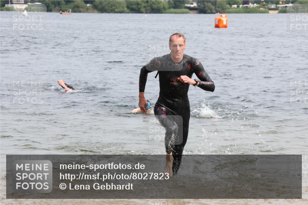 15.06.2025 - 27. Vierlanden-Triathlon Lena Gebhardt http://msf.ph/oto/8027823 15.06.2025 11:01:16 Schwimmen 717, 808, 869 meine-sportfotos.de
