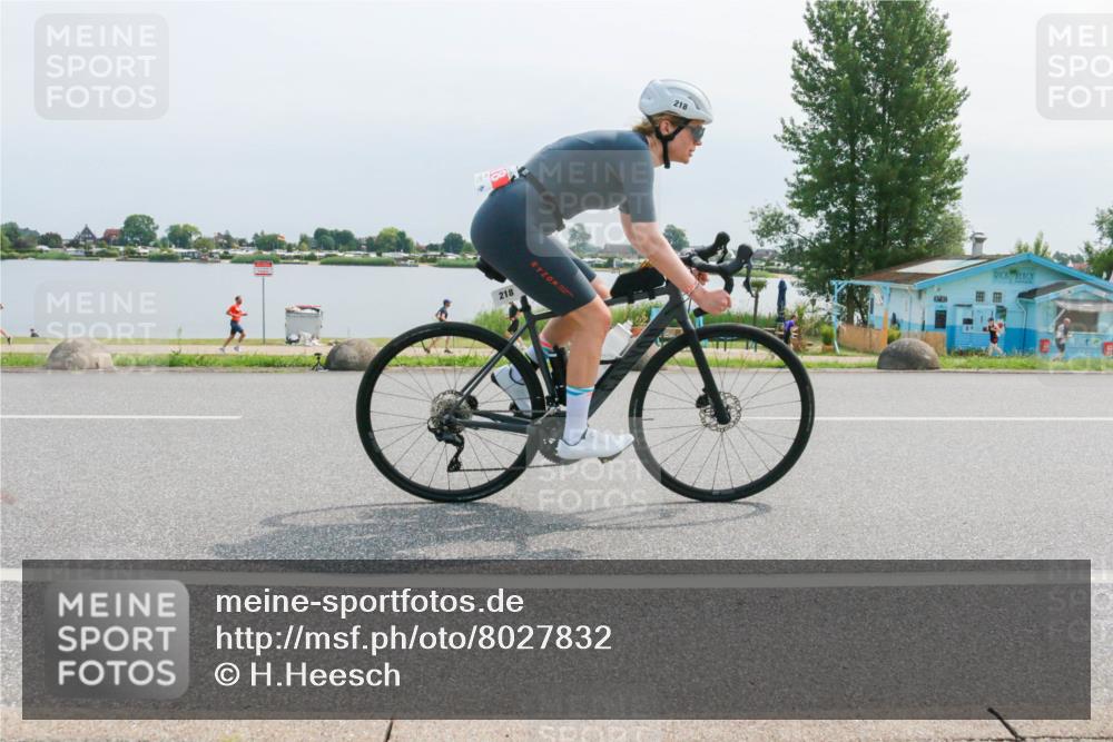 21.06.2025 - 27. Vierlanden-Triathlon H.Heesch http://msf.ph/oto/8027832 15.06.2025 11:22:28 Radfahren 218, 767, 920 meine-sportfotos.de