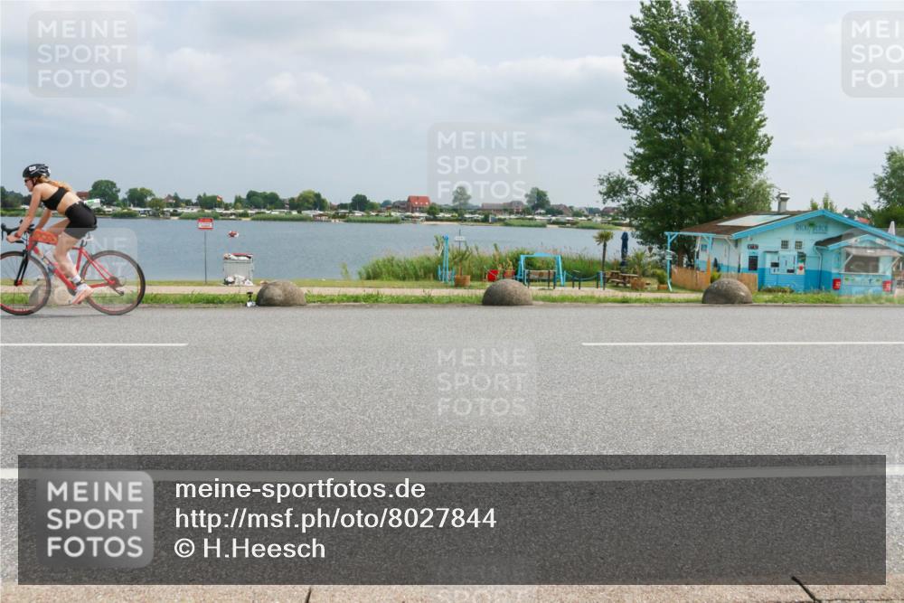 21.06.2025 - 27. Vierlanden-Triathlon H.Heesch http://msf.ph/oto/8027844 15.06.2025 12:20:11 Radfahren 709, 922 meine-sportfotos.de