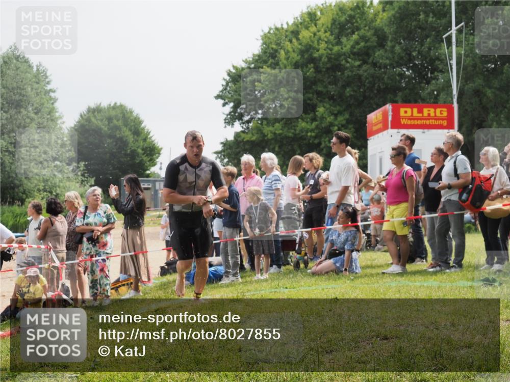 15.06.2025 - 27. Vierlanden-Triathlon KatJ http://msf.ph/oto/8027855 15.06.2025 11:01:40 Schwimmen 701 meine-sportfotos.de