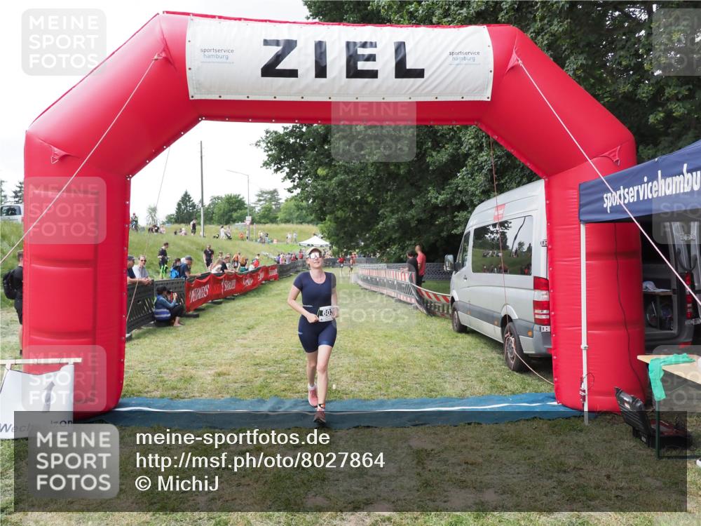 21.06.2025 - 27. Vierlanden-Triathlon MichiJ http://msf.ph/oto/8027864 15.06.2026 12:09:41 Ziel 603 meine-sportfotos.de