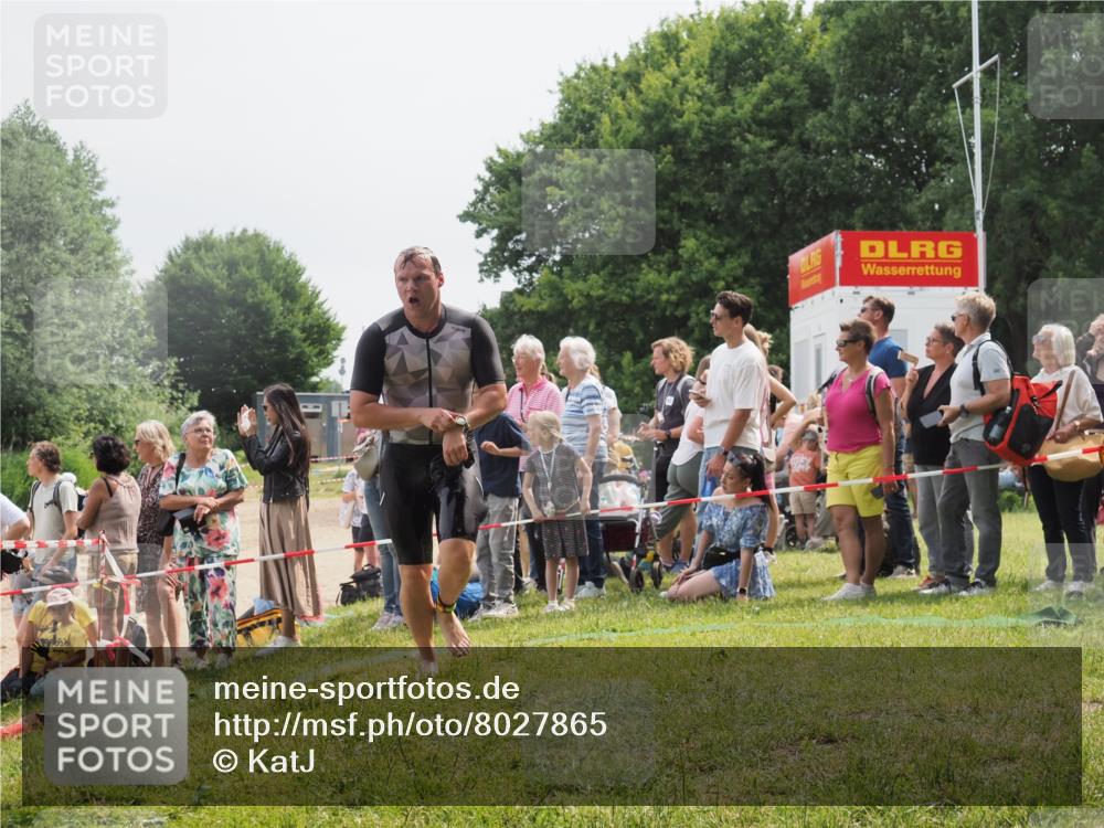 15.06.2025 - 27. Vierlanden-Triathlon KatJ http://msf.ph/oto/8027865 15.06.2025 11:01:40 Schwimmen 701 meine-sportfotos.de