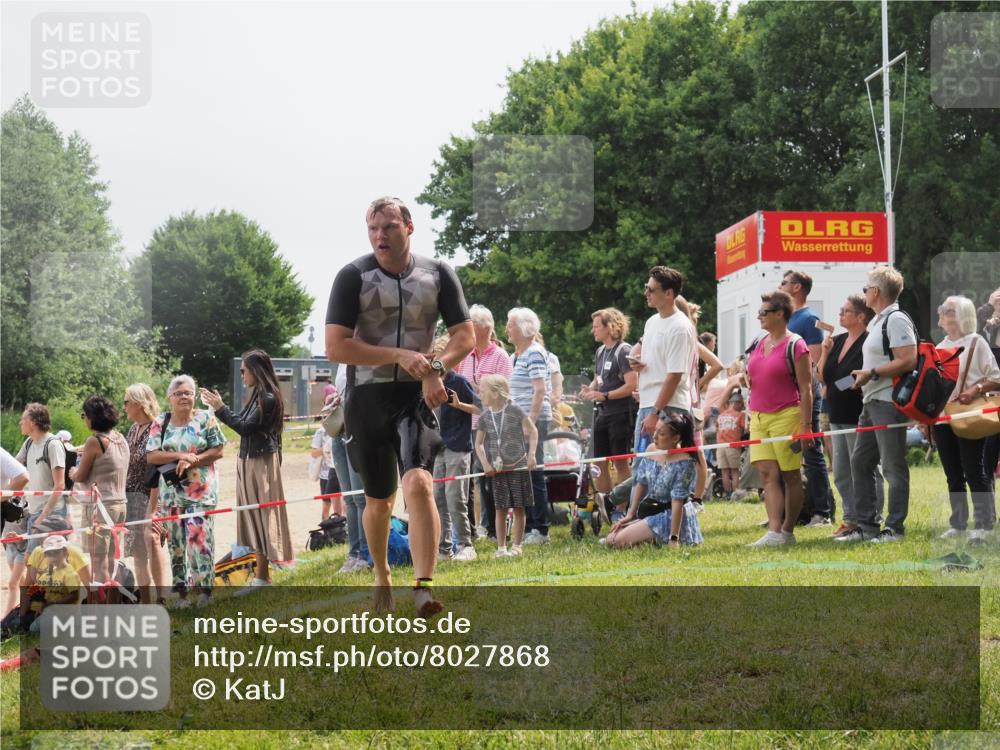 15.06.2025 - 27. Vierlanden-Triathlon KatJ http://msf.ph/oto/8027868 15.06.2025 11:01:40 Schwimmen 701 meine-sportfotos.de