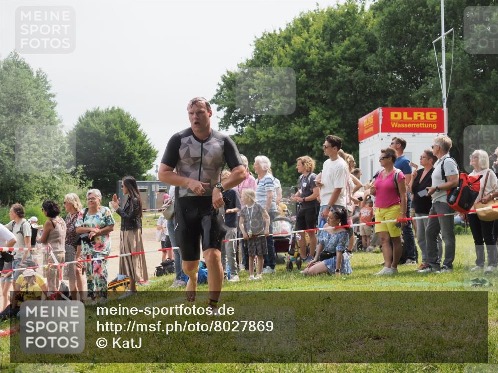 15.06.2025 - 27. Vierlanden-Triathlon KatJ http://msf.ph/oto/8027869 15.06.2025 11:01:40 Schwimmen 701 meine-sportfotos.de