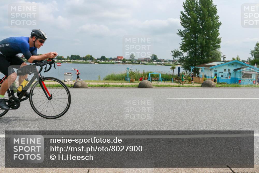 21.06.2025 - 27. Vierlanden-Triathlon H.Heesch http://msf.ph/oto/8027900 15.06.2025 12:20:48 Radfahren 649 meine-sportfotos.de