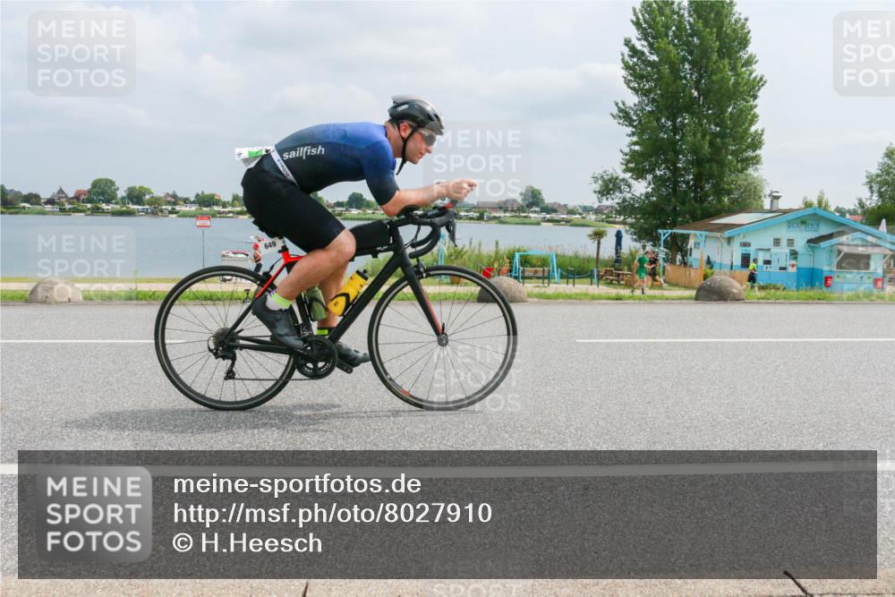 21.06.2025 - 27. Vierlanden-Triathlon H.Heesch http://msf.ph/oto/8027910 15.06.2025 12:20:48 Radfahren 649 meine-sportfotos.de
