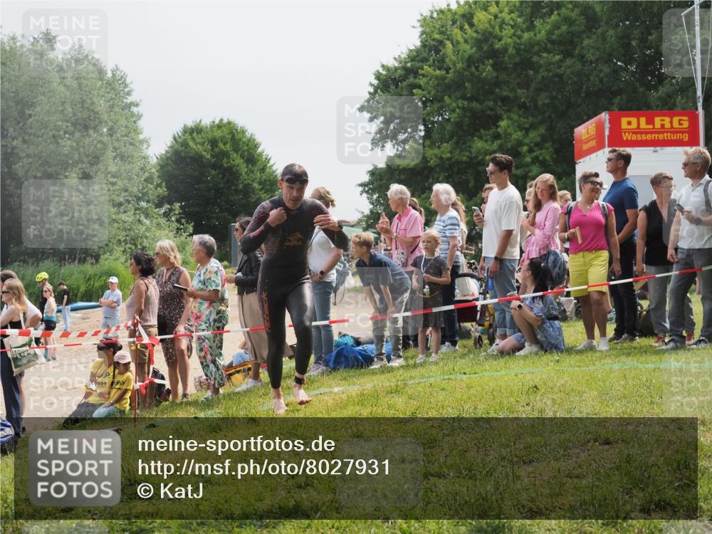 15.06.2025 - 27. Vierlanden-Triathlon KatJ http://msf.ph/oto/8027931 15.06.2025 11:02:01 Schwimmen 867 meine-sportfotos.de