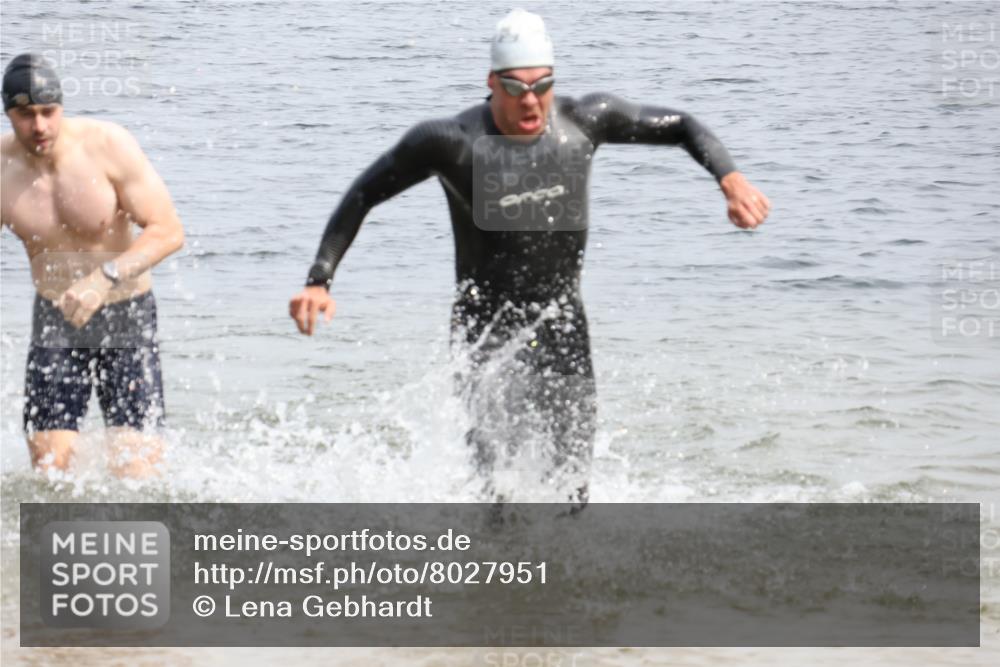 15.06.2025 - 27. Vierlanden-Triathlon Lena Gebhardt http://msf.ph/oto/8027951 15.06.2025 11:01:22 Schwimmen 717, 808, 869 meine-sportfotos.de