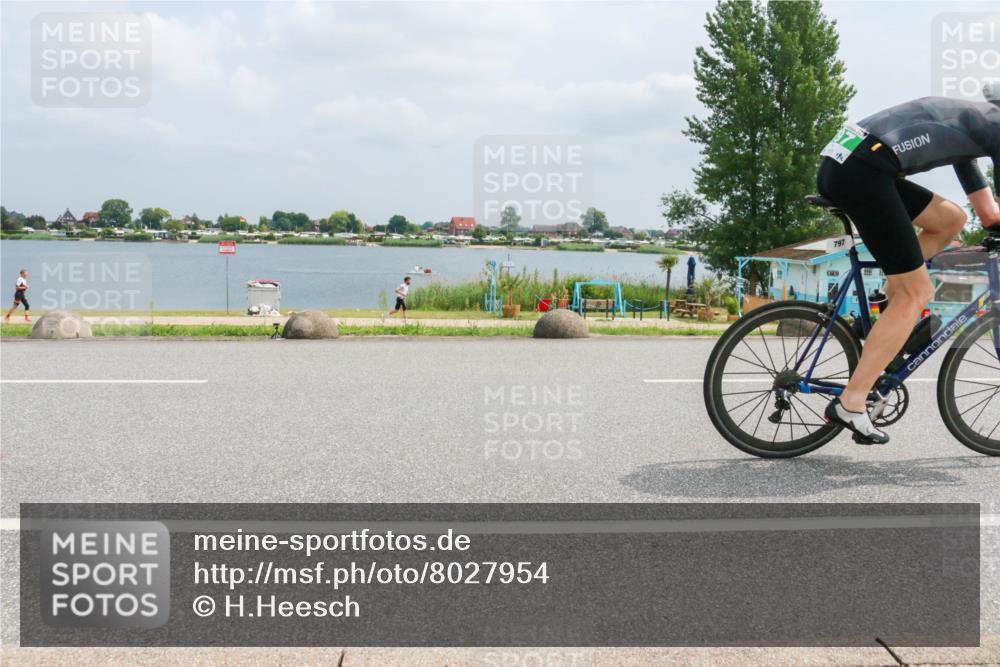 21.06.2025 - 27. Vierlanden-Triathlon H.Heesch http://msf.ph/oto/8027954 15.06.2025 12:21:06 Radfahren 797 meine-sportfotos.de