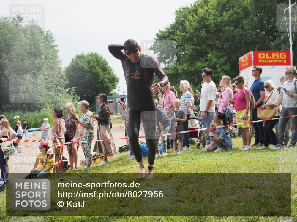 15.06.2025 - 27. Vierlanden-Triathlon KatJ http://msf.ph/oto/8027956 15.06.2025 11:02:02 Schwimmen 867 meine-sportfotos.de