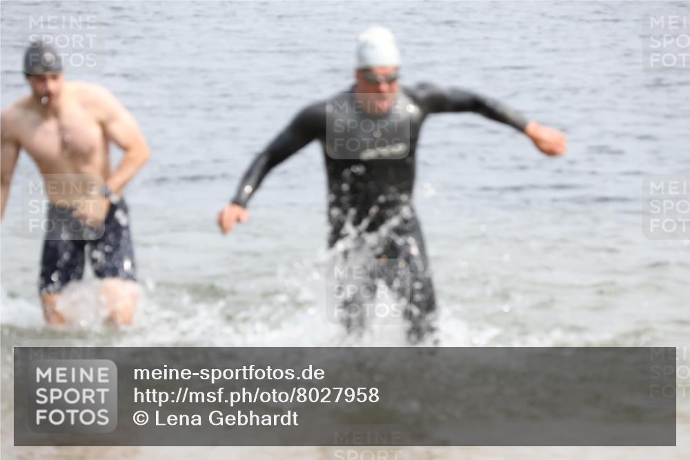 15.06.2025 - 27. Vierlanden-Triathlon Lena Gebhardt http://msf.ph/oto/8027958 15.06.2025 11:01:22 Schwimmen 717, 808, 869 meine-sportfotos.de