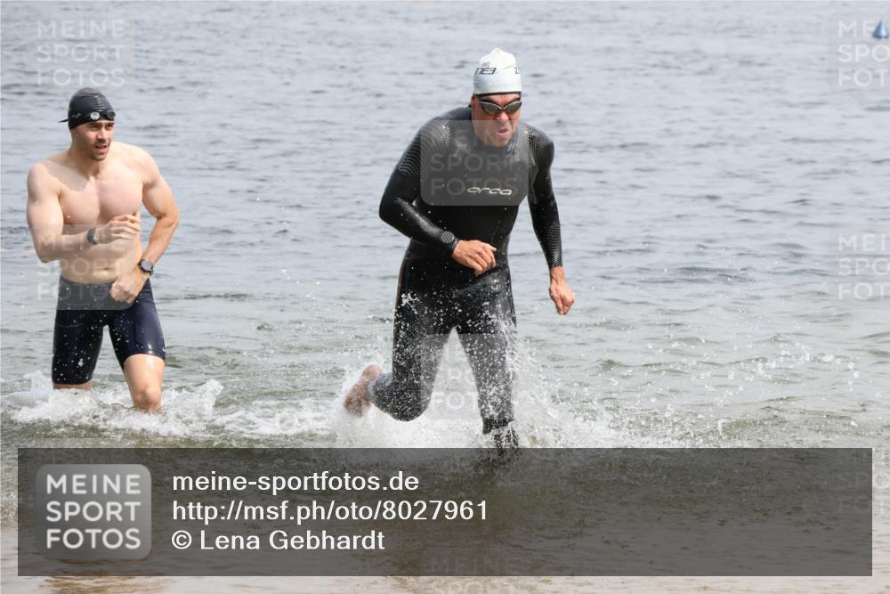 15.06.2025 - 27. Vierlanden-Triathlon Lena Gebhardt http://msf.ph/oto/8027961 15.06.2025 11:01:23 Schwimmen 717, 808, 869 meine-sportfotos.de
