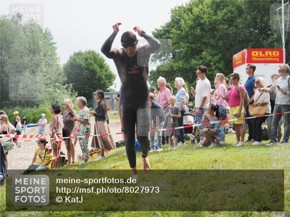15.06.2025 - 27. Vierlanden-Triathlon KatJ http://msf.ph/oto/8027973 15.06.2025 11:02:02 Schwimmen 867 meine-sportfotos.de