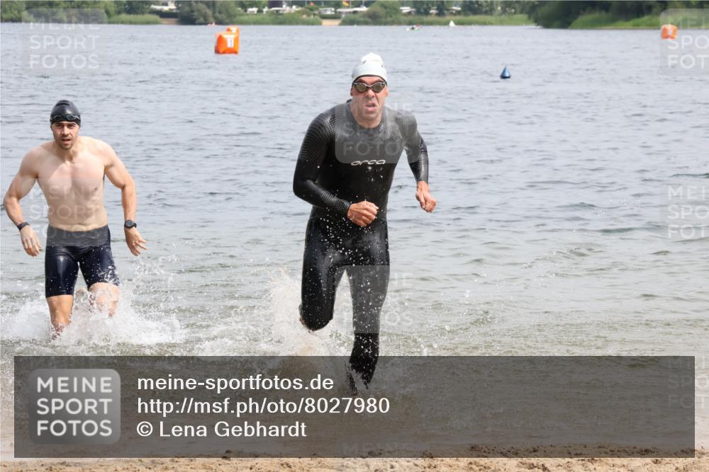 15.06.2025 - 27. Vierlanden-Triathlon Lena Gebhardt http://msf.ph/oto/8027980 15.06.2025 11:01:24 Schwimmen 717, 808, 869 meine-sportfotos.de