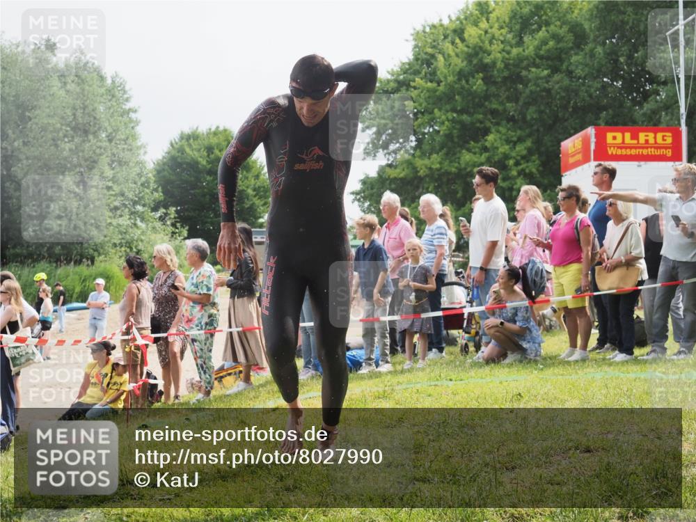 15.06.2025 - 27. Vierlanden-Triathlon KatJ http://msf.ph/oto/8027990 15.06.2025 11:02:03 Schwimmen 867 meine-sportfotos.de