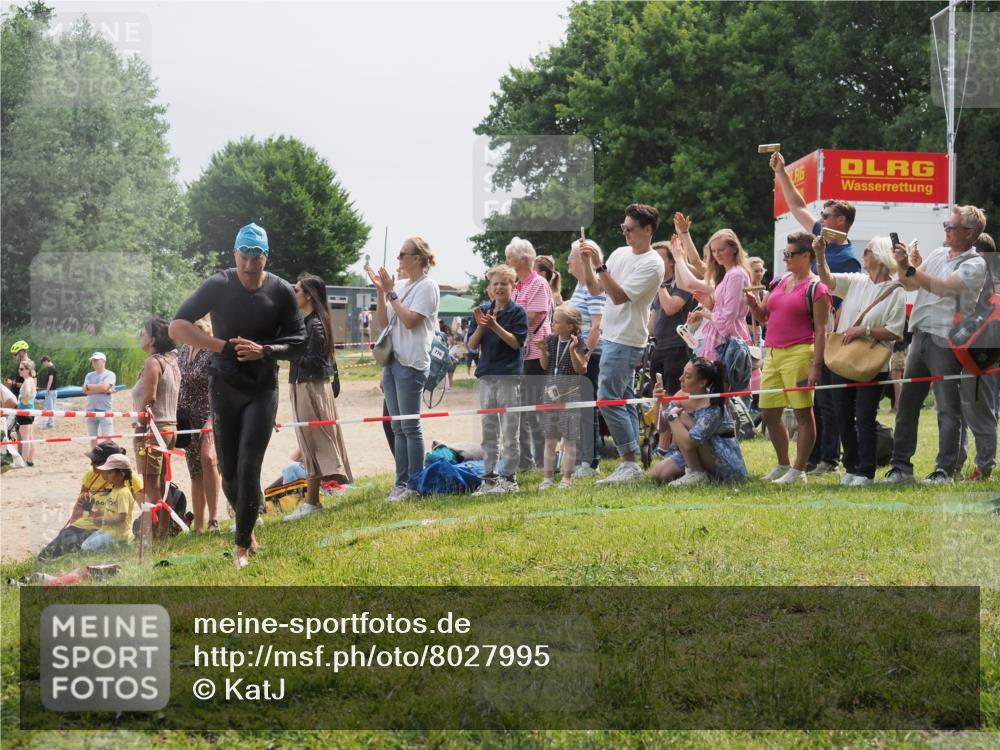 15.06.2025 - 27. Vierlanden-Triathlon KatJ http://msf.ph/oto/8027995 15.06.2025 11:02:16 Schwimmen 734, 851 meine-sportfotos.de