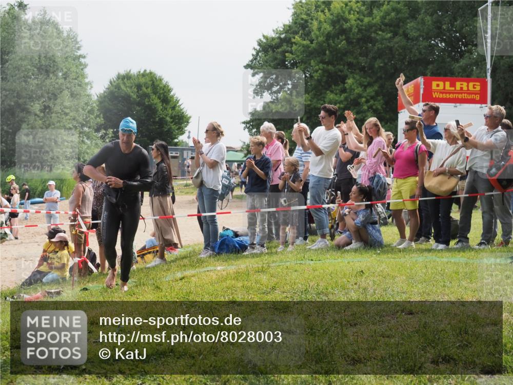 15.06.2025 - 27. Vierlanden-Triathlon KatJ http://msf.ph/oto/8028003 15.06.2025 11:02:16 Schwimmen 734, 851 meine-sportfotos.de