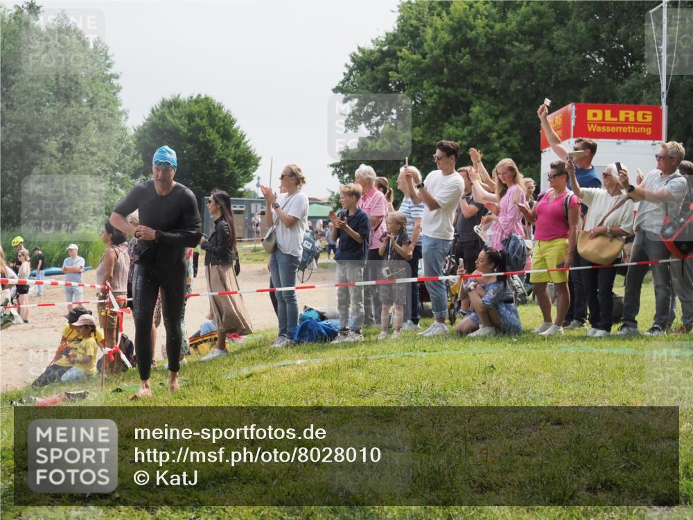 15.06.2025 - 27. Vierlanden-Triathlon KatJ http://msf.ph/oto/8028010 15.06.2025 11:02:16 Schwimmen 734, 851 meine-sportfotos.de
