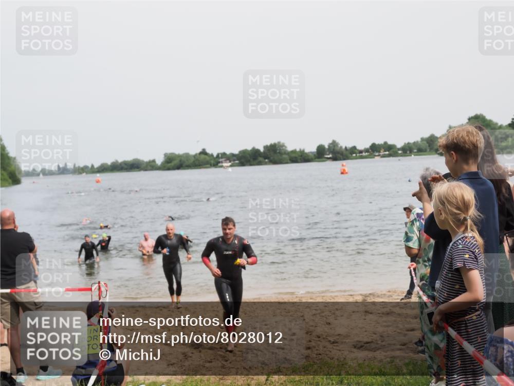 21.06.2025 - 27. Vierlanden-Triathlon MichiJ http://msf.ph/oto/8028012 15.06.2026 10:58:26 Schwimmen 643, 710, 732, 741 meine-sportfotos.de