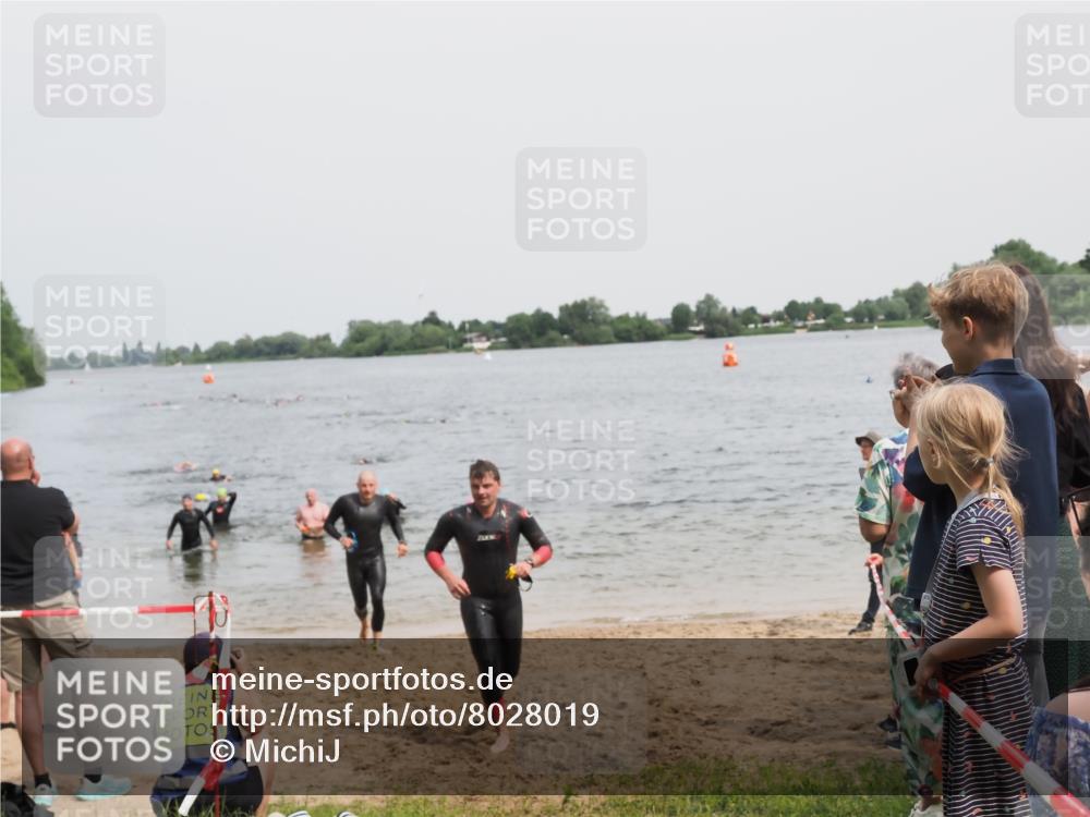 21.06.2025 - 27. Vierlanden-Triathlon MichiJ http://msf.ph/oto/8028019 15.06.2026 10:58:26 Schwimmen 643, 710, 732, 741 meine-sportfotos.de