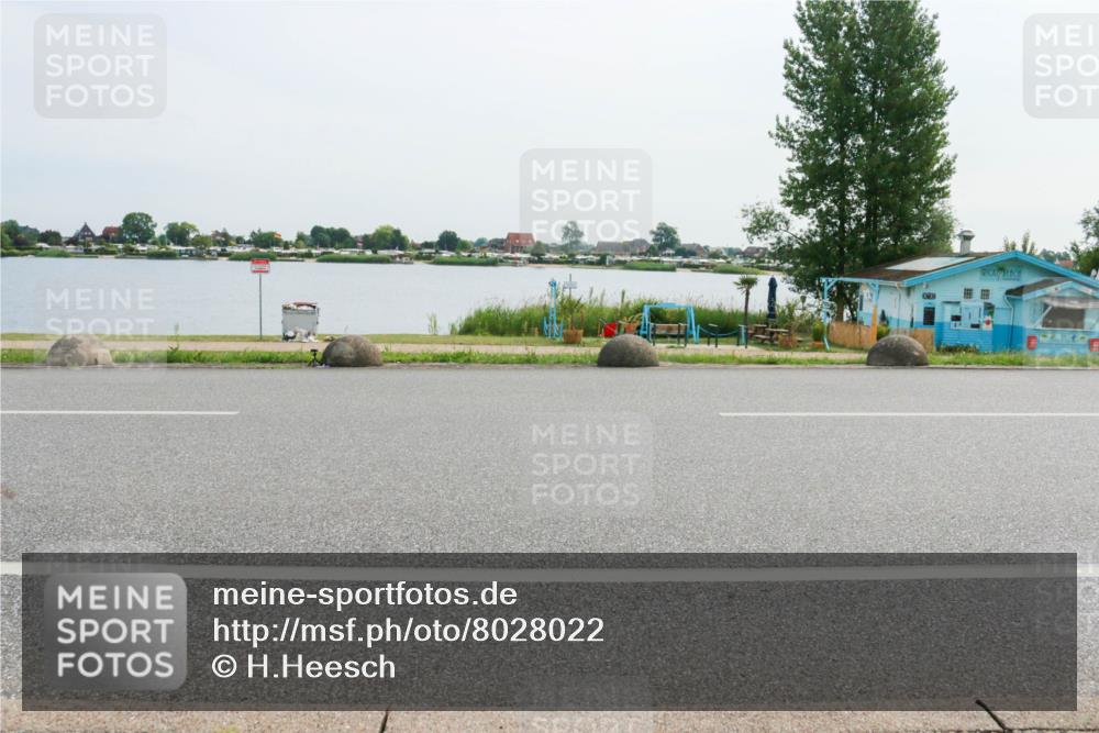 15.06.2025 - 27. Vierlanden-Triathlon H.Heesch http://msf.ph/oto/8028022 15.06.2025 10:28:44 Radfahren  meine-sportfotos.de