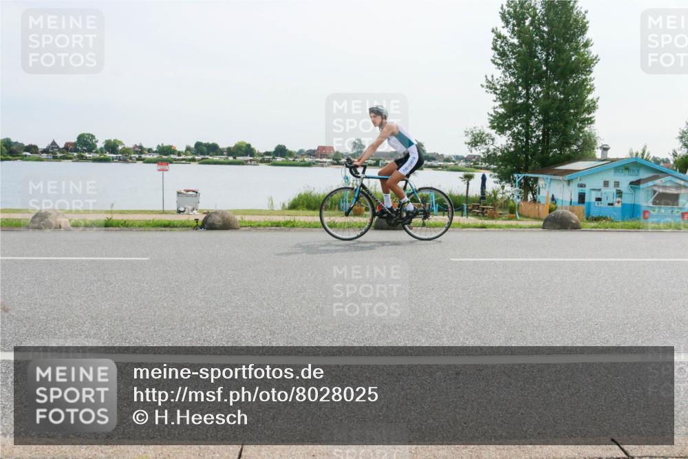 15.06.2025 - 27. Vierlanden-Triathlon H.Heesch http://msf.ph/oto/8028025 15.06.2025 10:28:46 Radfahren 26, 71 meine-sportfotos.de