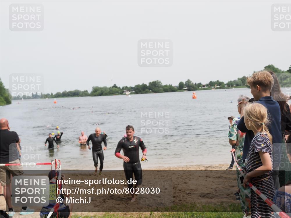 21.06.2025 - 27. Vierlanden-Triathlon MichiJ http://msf.ph/oto/8028030 15.06.2026 10:58:26 Schwimmen 643, 710, 732, 741 meine-sportfotos.de