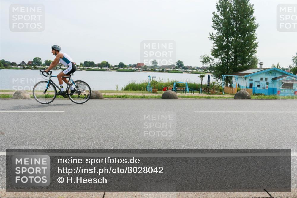 15.06.2025 - 27. Vierlanden-Triathlon H.Heesch http://msf.ph/oto/8028042 15.06.2025 10:28:46 Radfahren 26, 71 meine-sportfotos.de