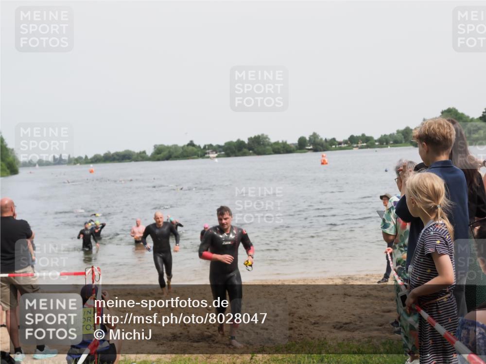 21.06.2025 - 27. Vierlanden-Triathlon MichiJ http://msf.ph/oto/8028047 15.06.2026 10:58:27 Schwimmen 643, 710, 732, 741 meine-sportfotos.de