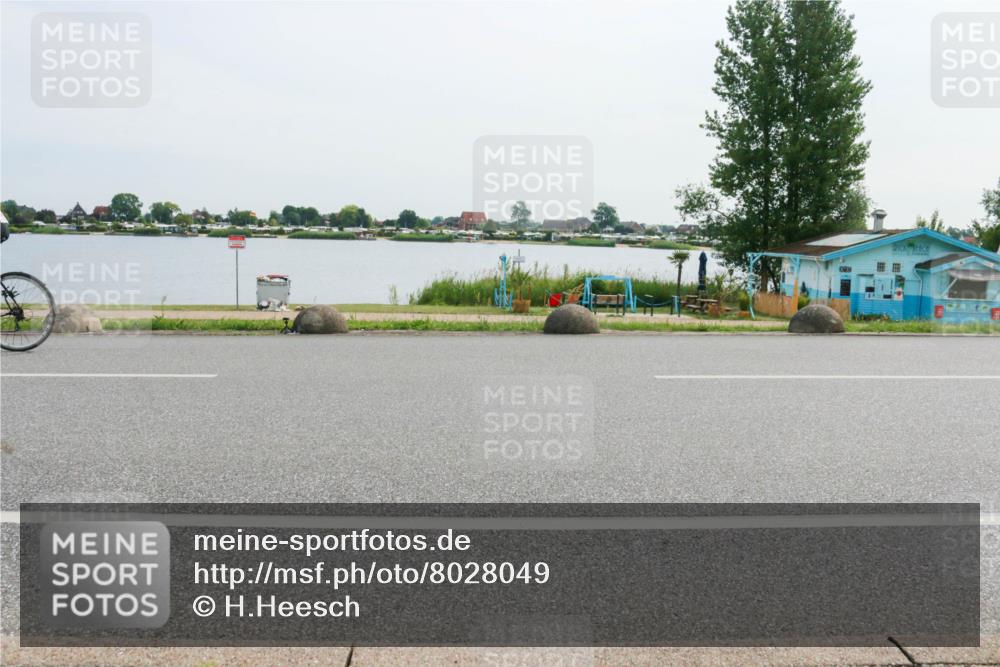 15.06.2025 - 27. Vierlanden-Triathlon H.Heesch http://msf.ph/oto/8028049 15.06.2025 10:28:47 Radfahren 26, 71 meine-sportfotos.de