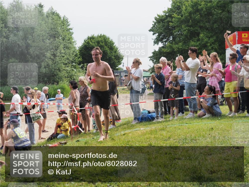 15.06.2025 - 27. Vierlanden-Triathlon KatJ http://msf.ph/oto/8028082 15.06.2025 11:02:21 Schwimmen 687, 734, 851 meine-sportfotos.de