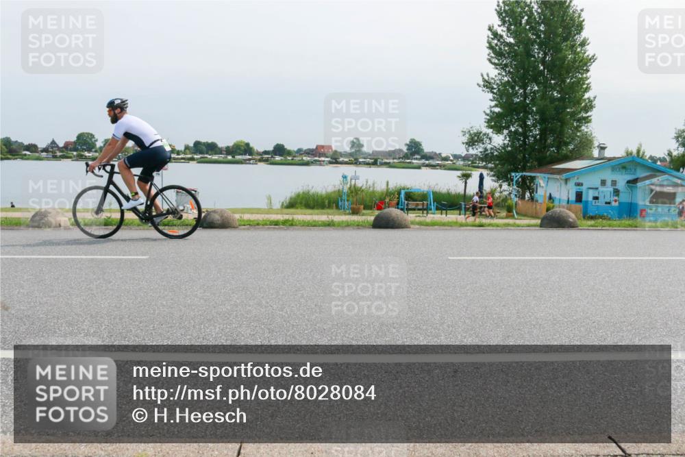 21.06.2025 - 27. Vierlanden-Triathlon H.Heesch http://msf.ph/oto/8028084 15.06.2025 11:22:53 Radfahren 776 meine-sportfotos.de