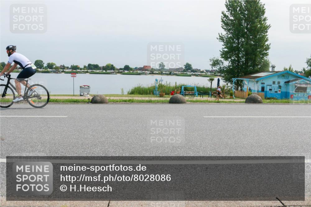 21.06.2025 - 27. Vierlanden-Triathlon H.Heesch http://msf.ph/oto/8028086 15.06.2025 11:22:53 Radfahren 776 meine-sportfotos.de